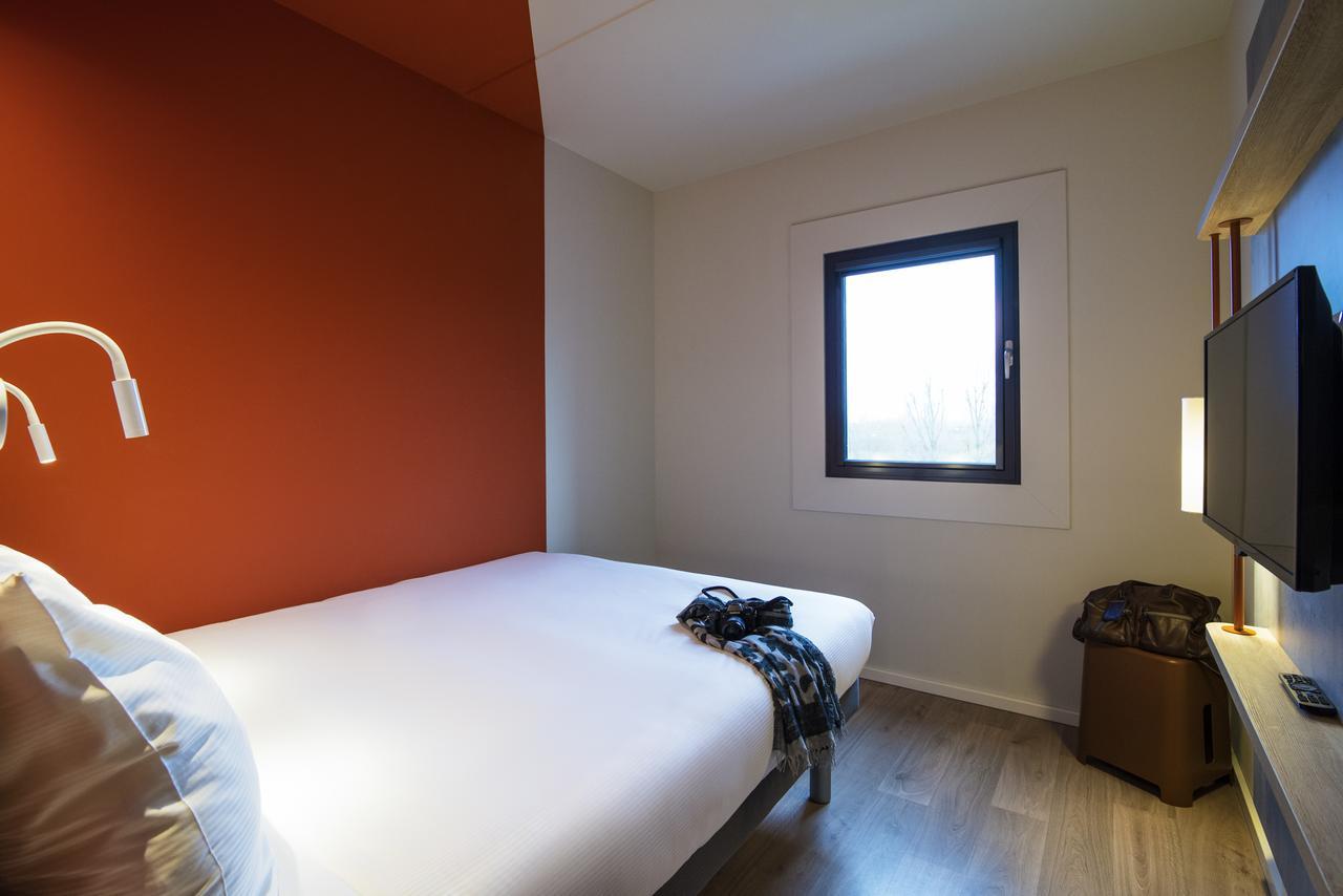 Ibis Budget Airport *